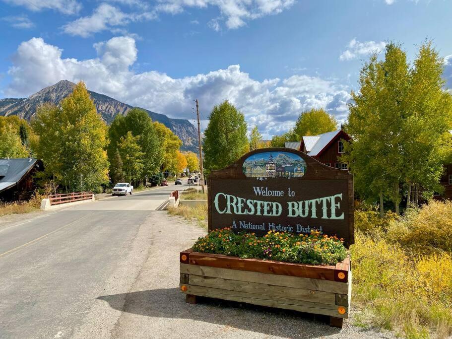 Appartamento Mt Cb Mountain Side With King Bed, Hot Tub, Pool & Kitchen! Crested Butte Esterno foto