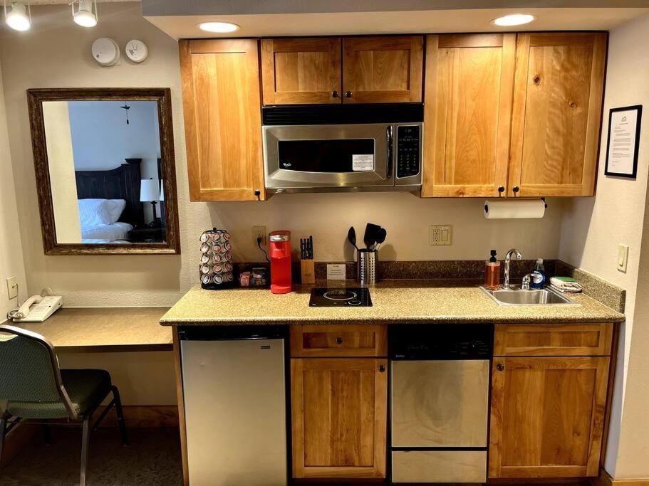 Appartamento Mt Cb Mountain Side With King Bed, Hot Tub, Pool & Kitchen! Crested Butte Esterno foto