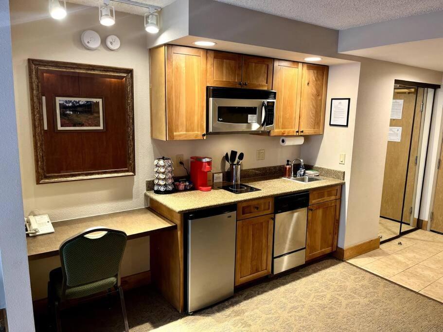 Appartamento Mt Cb Mountain Side With King Bed, Hot Tub, Pool & Kitchen! Crested Butte Esterno foto