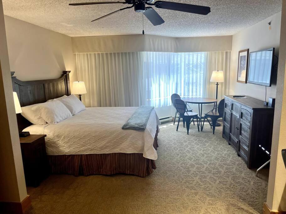 Appartamento Mt Cb Mountain Side With King Bed, Hot Tub, Pool & Kitchen! Crested Butte Esterno foto