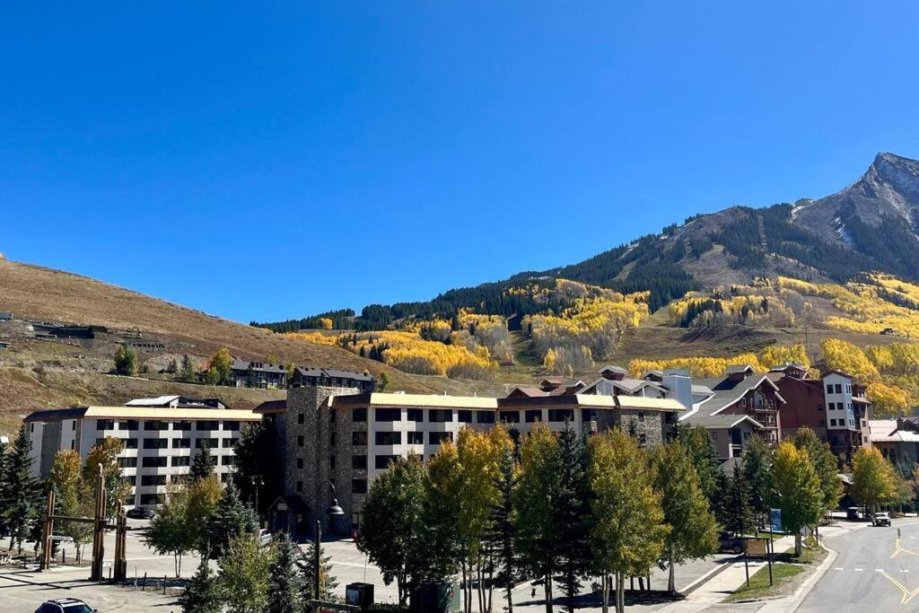 Appartamento Mt Cb Mountain Side With King Bed, Hot Tub, Pool & Kitchen! Crested Butte Esterno foto