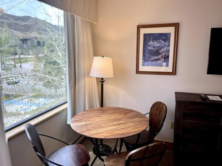 Appartamento Mt Cb Mountain Side With King Bed, Hot Tub, Pool & Kitchen! Crested Butte Esterno foto