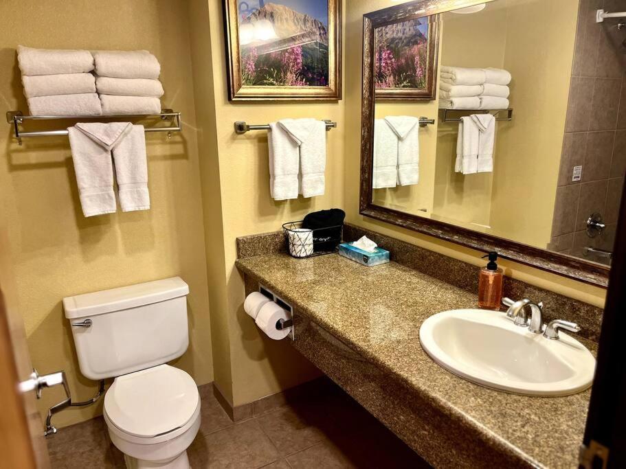 Appartamento Mt Cb Mountain Side With King Bed, Hot Tub, Pool & Kitchen! Crested Butte Esterno foto