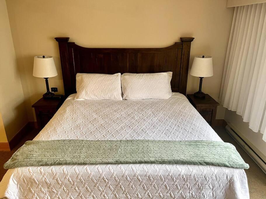 Appartamento Mt Cb Mountain Side With King Bed, Hot Tub, Pool & Kitchen! Crested Butte Esterno foto